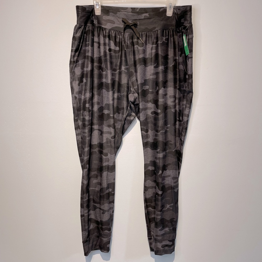 Dip Illuminate Womens Active Camo Jogger Ankle Pant. Black Gray Size …